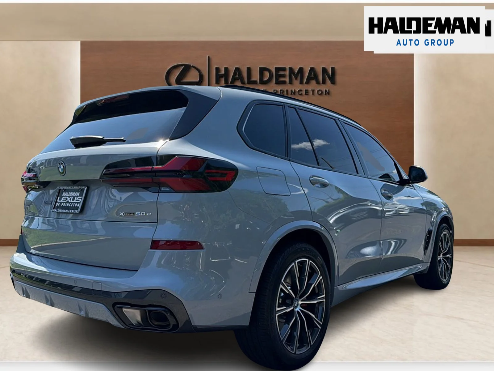 Used 2025 Brooklyn Gray Metallic BMW xDrive50e image 4