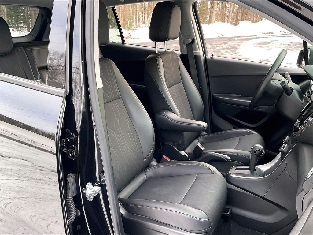 Used 2022 Black Chevrolet LT image 10