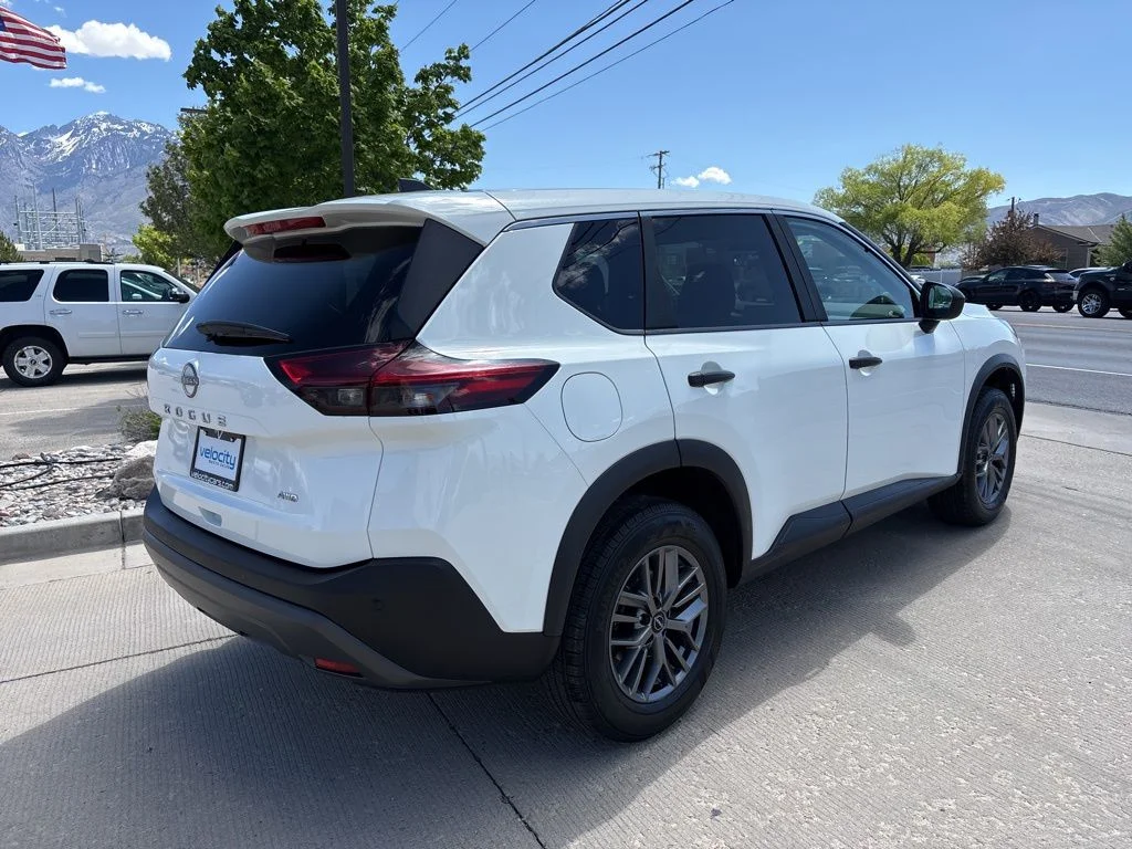 Used 2023 White Nissan S image 4