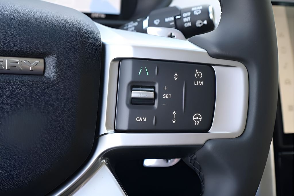 Used 2026 White Land Rover  image 21