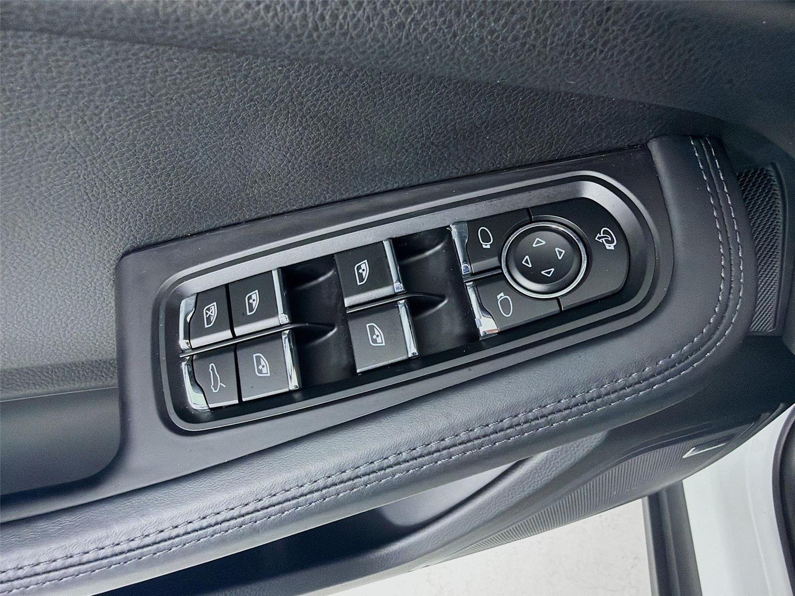 Used 2022 White Porsche  image 8