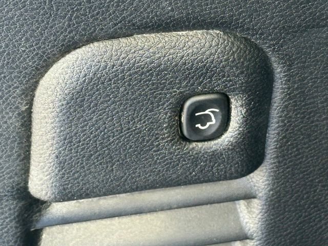 Used 2022 Black Jeep Laredo X image 21