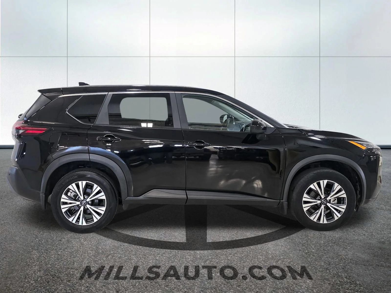 2023 Nissan Rogue SV - Photo 9