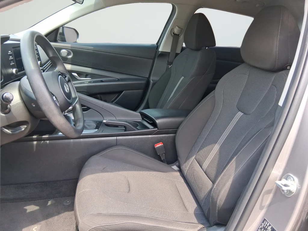 Used 2024 Silver Hyundai SE image 10