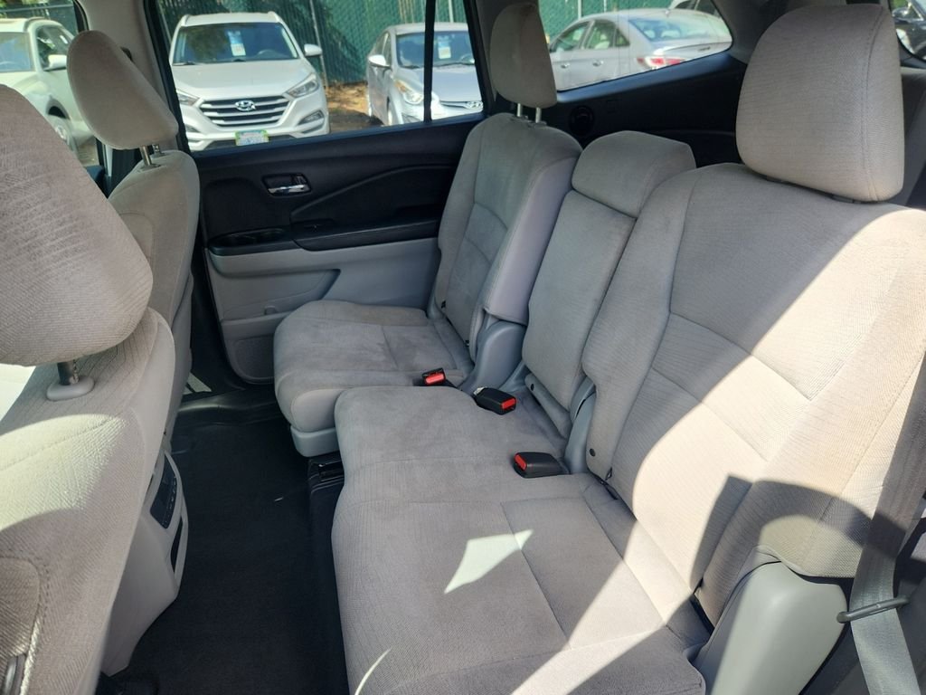 Used 2018  Honda EX image 22