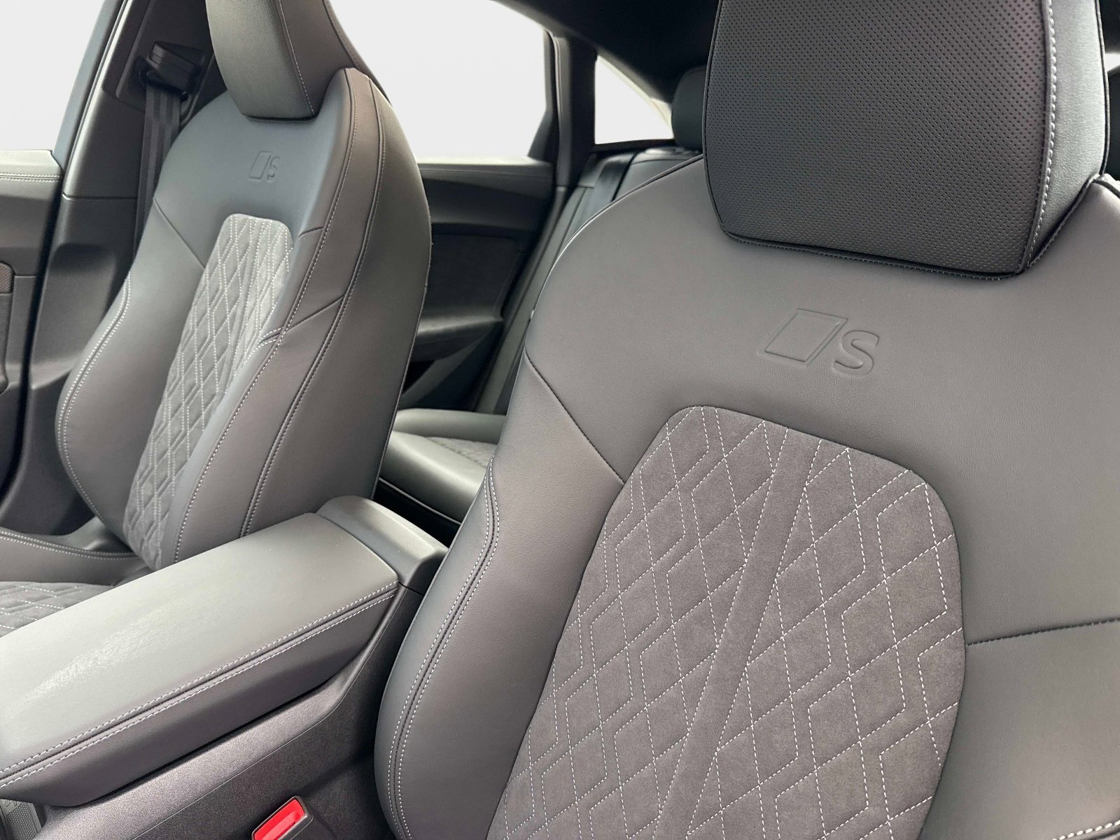 New 2026 Daytona Gray Pearl Effect Audi Premium Plus image 20