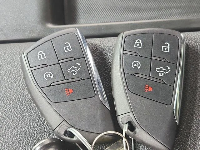 Used 2025 White Chevrolet LT image 35
