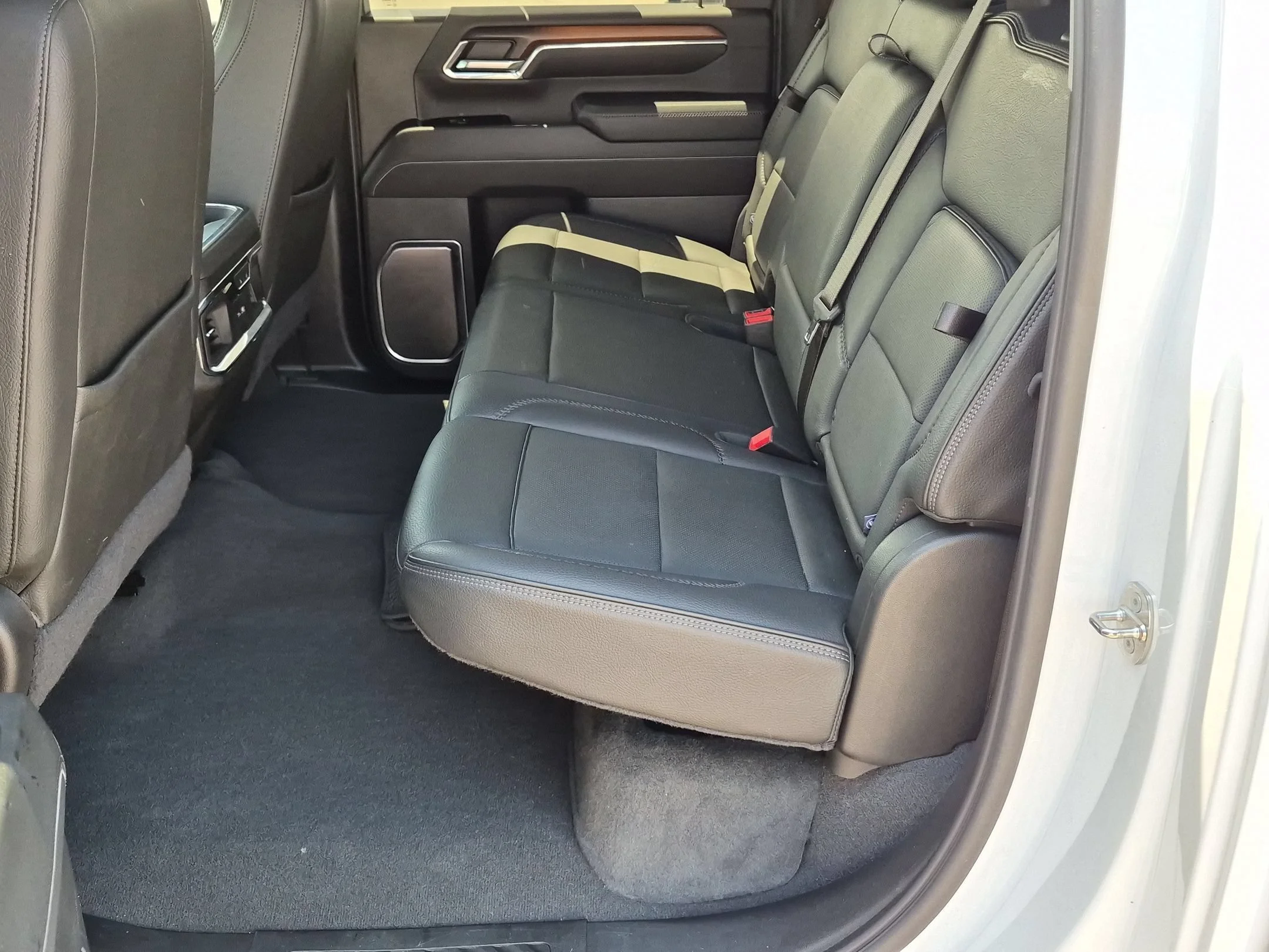 Used 2024 Summit White GMC Denali image 25