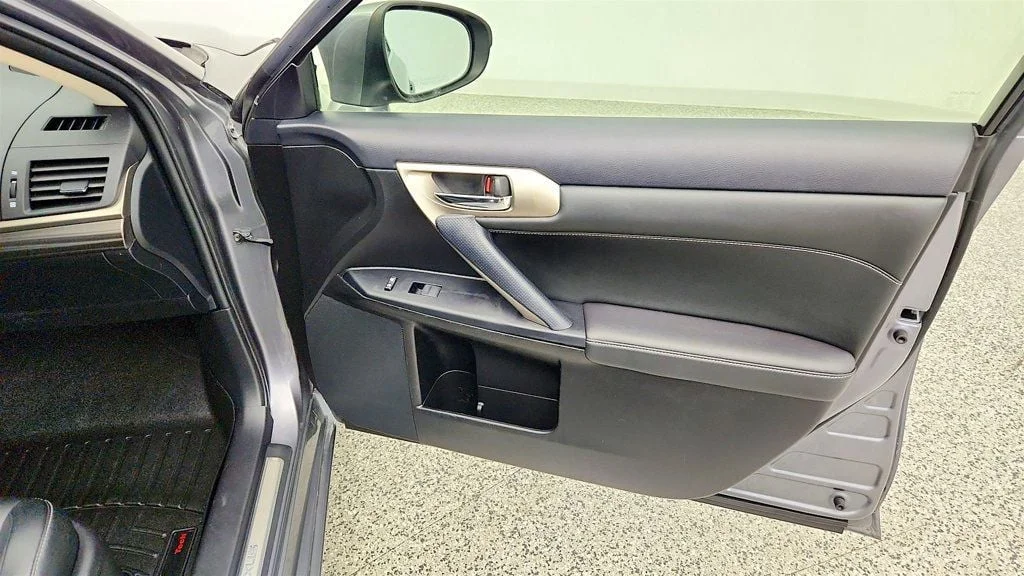 Used 2016 Nebula Gray Pearl Lexus 5dr Sedan Hybrid w/ Moonroof, Backup Camera & Seat Comfort Pkg image 25