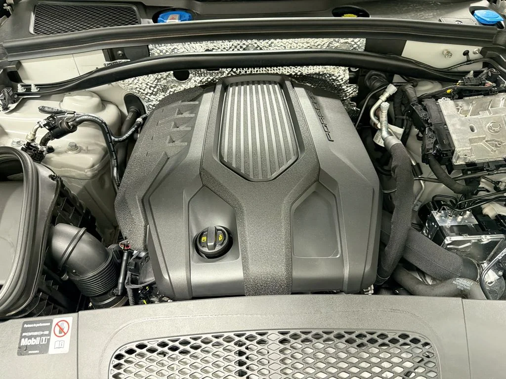 Certified Used 2025  Porsche  image 31