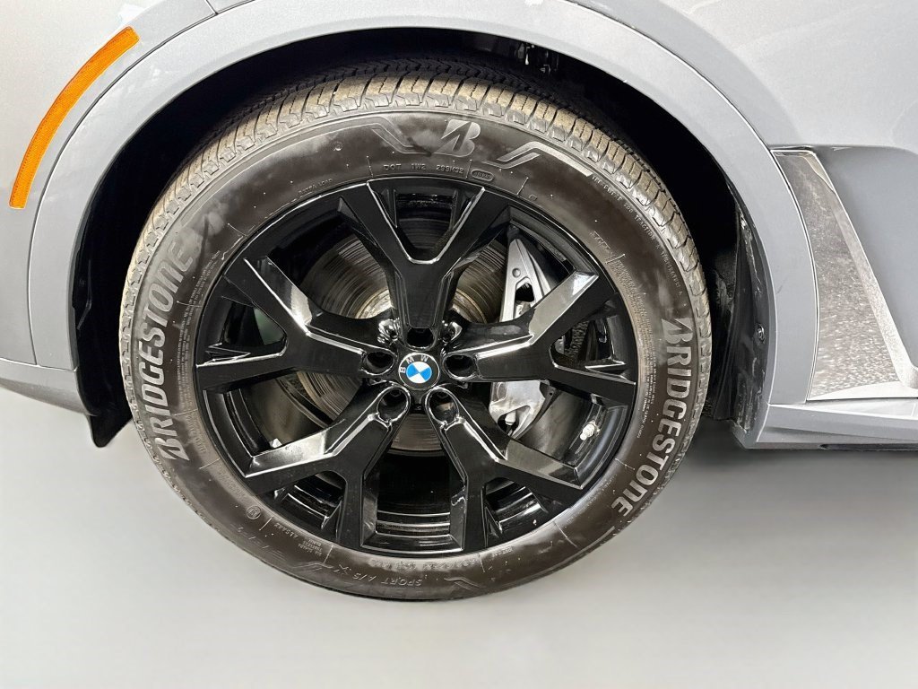 Used 2026 Skyscraper Gray Metallic BMW xDrive40i image 34
