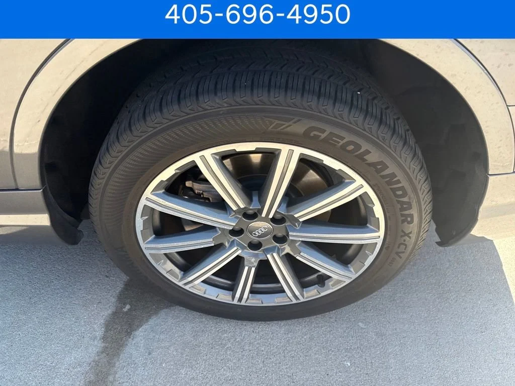 Pre-Owned 2019 Audi Q7 SE Premium