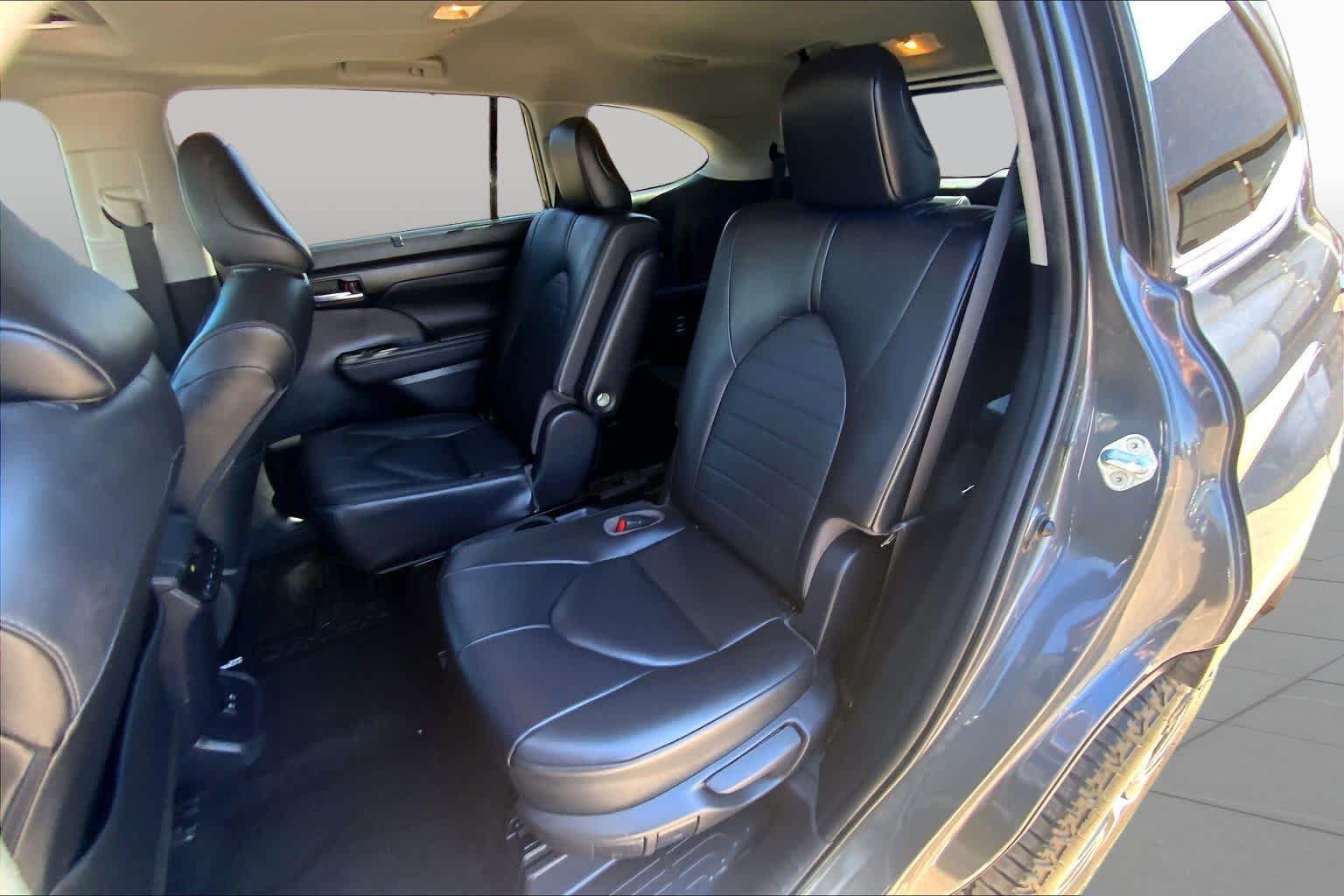 Used 2020 Magnetic Gray Metallic Toyota XLE image 21