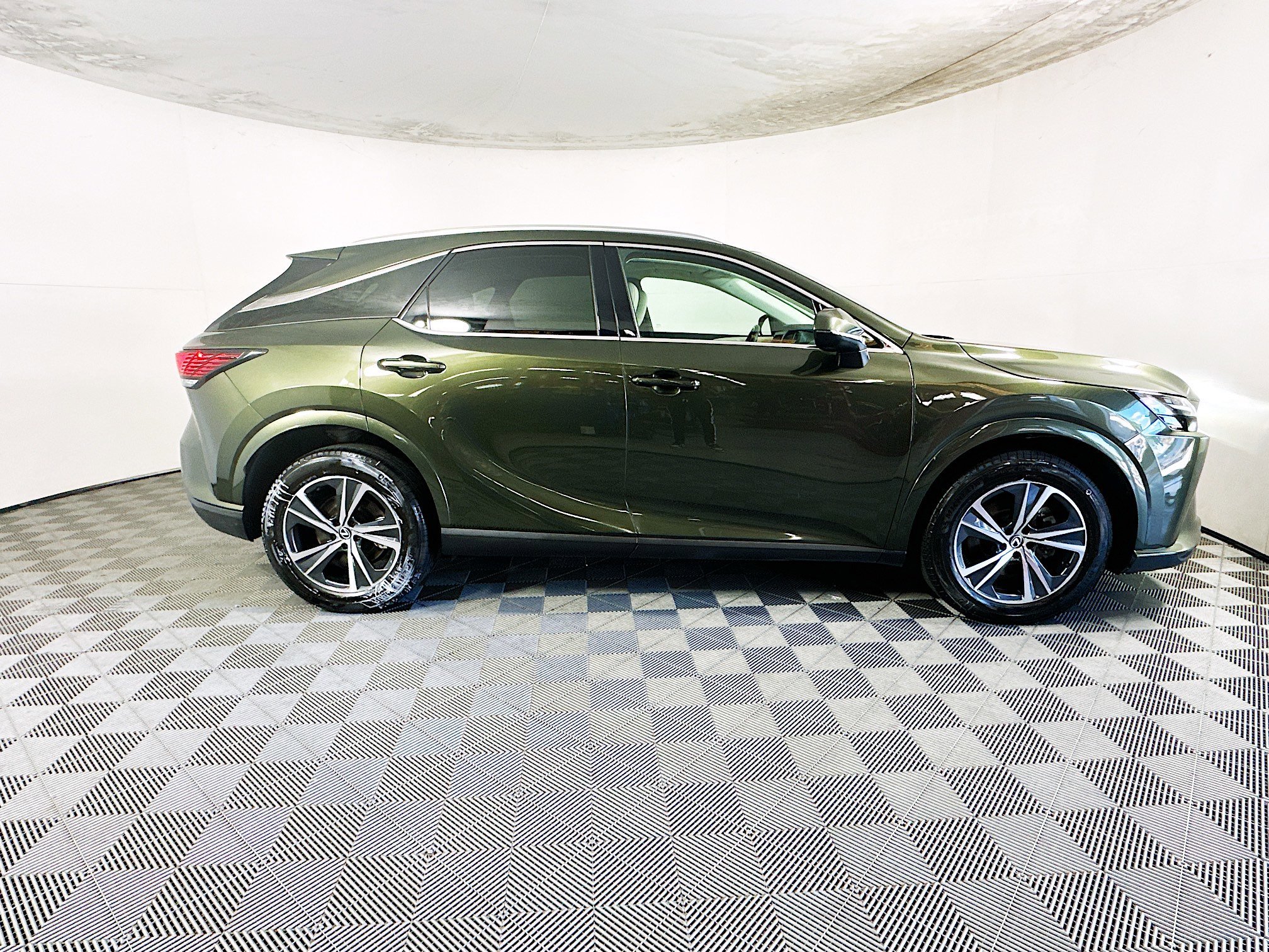 2023 Lexus RX thumbnail 4