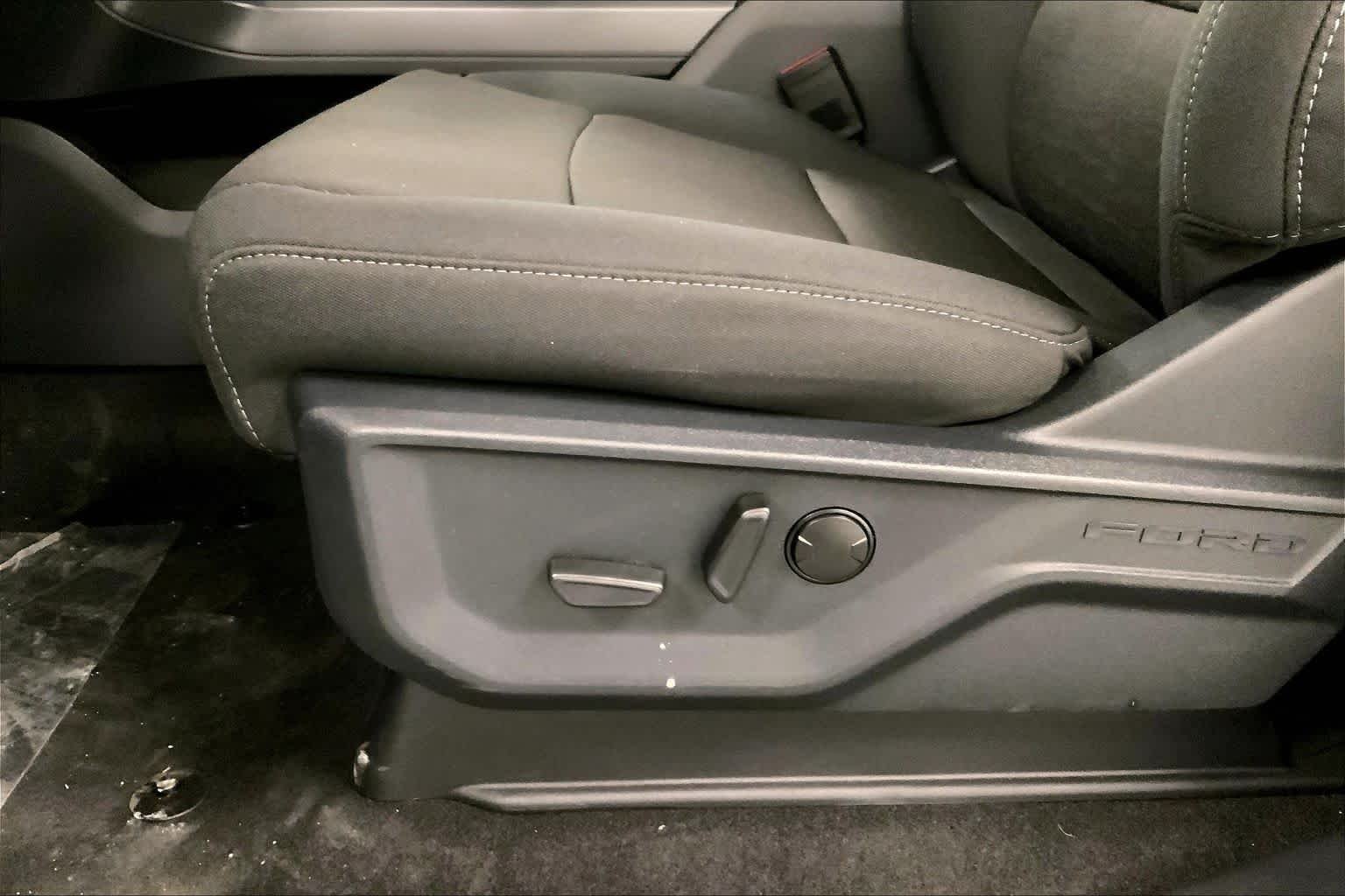 New 2026 Agate Black Metallic Ford XLT image 19