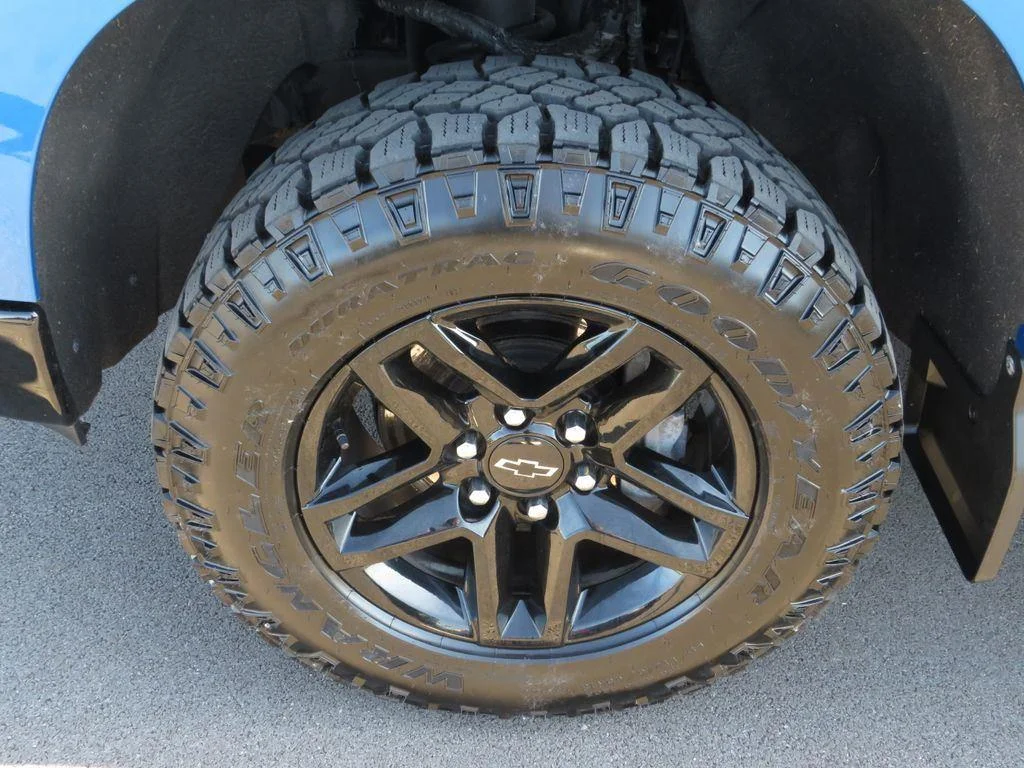 Used 2022 Glacier Blue Metallic Chevrolet Custom Trail Boss image 18