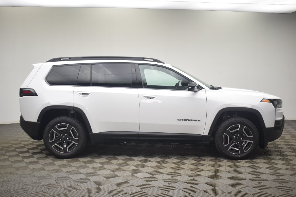 New 2026 Bright White Clear-Coat Exterior Paint Jeep Limited image 3