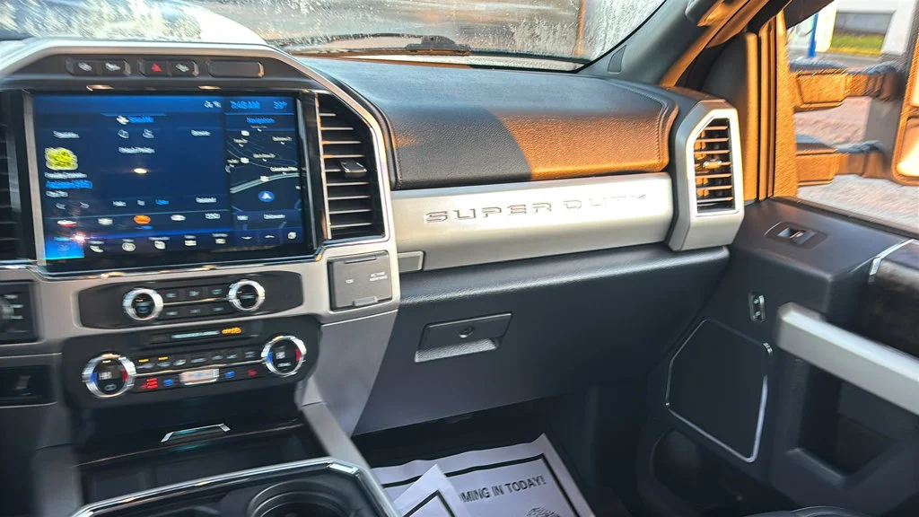 Used 2022 White Ford Lariat image 9