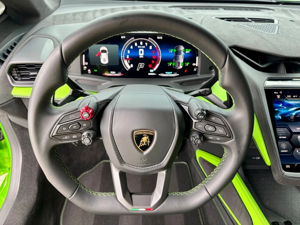Used 2026 Verde Selvans Metallic Lamborghini  image 13