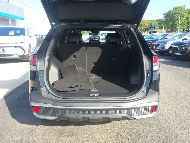 Used 2023 Black Kia X-Line image 29
