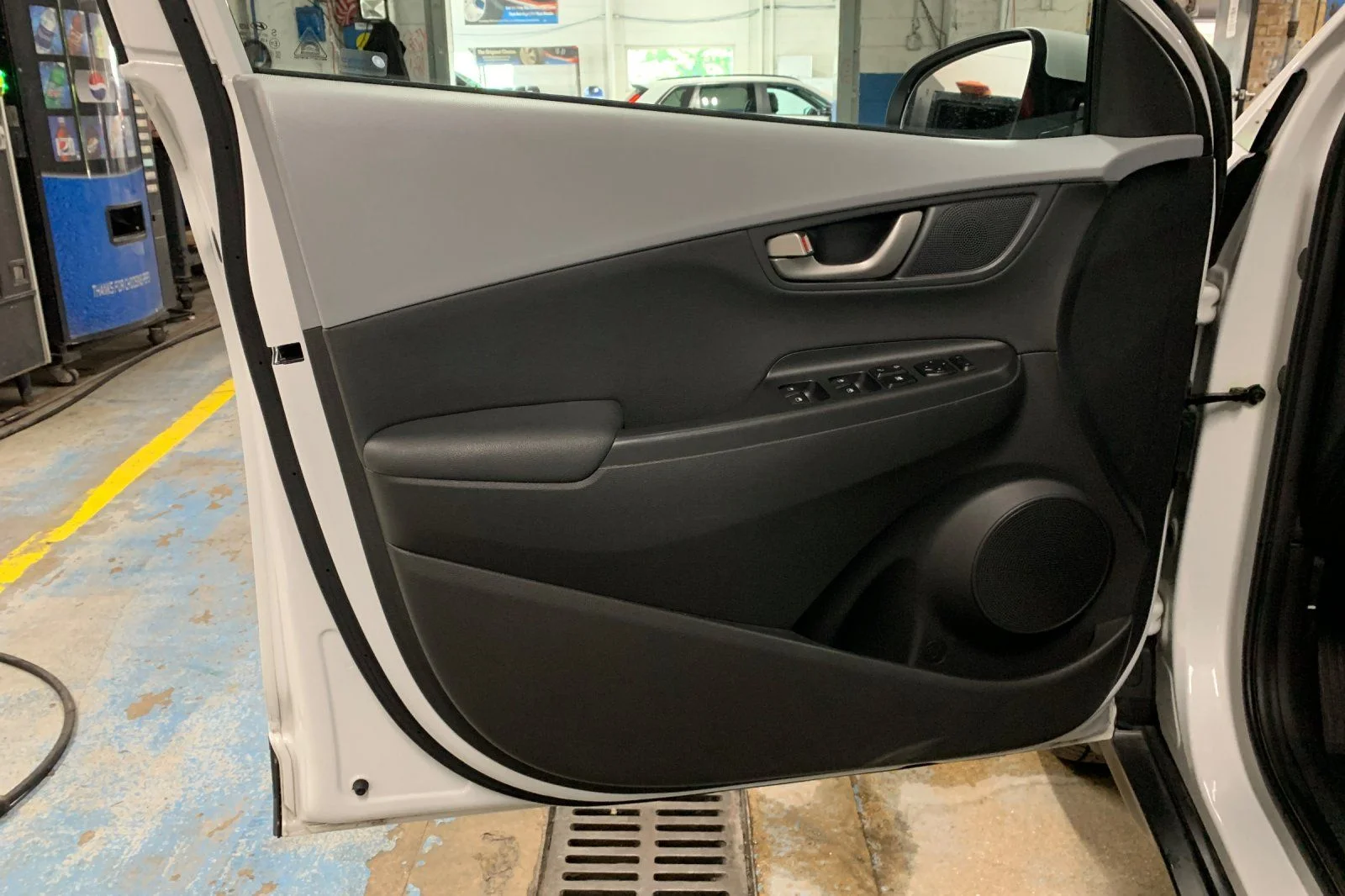 Used 2018 White Hyundai Limited image 11