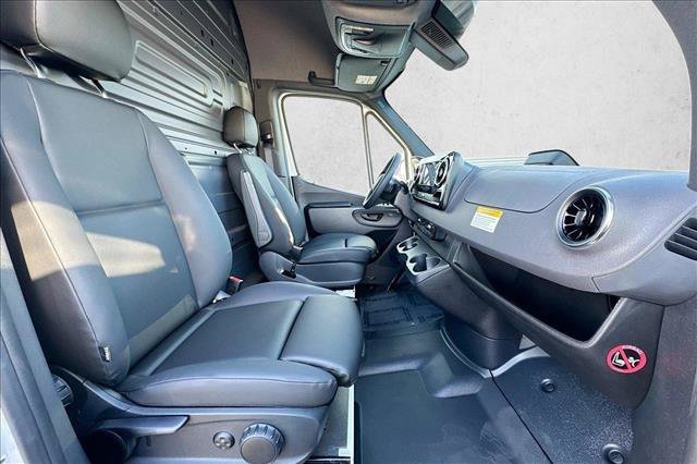 New 2026 Arctic+White Mercedes-Benz  image 50