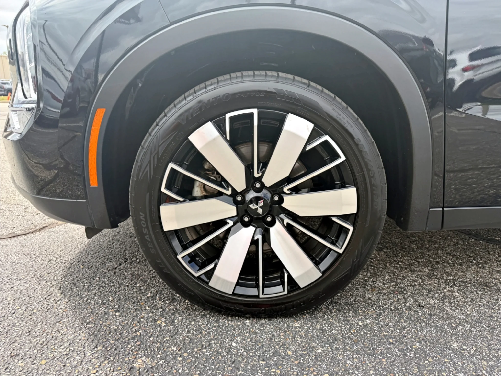 Used 2025 Black Mitsubishi SE image 23