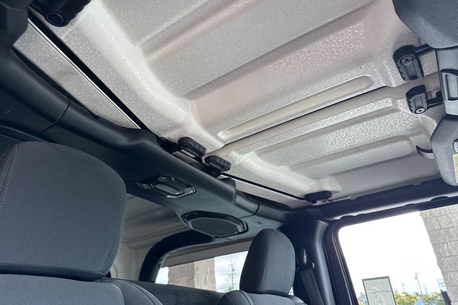 Used 2019 Gray Jeep Sport S image 17