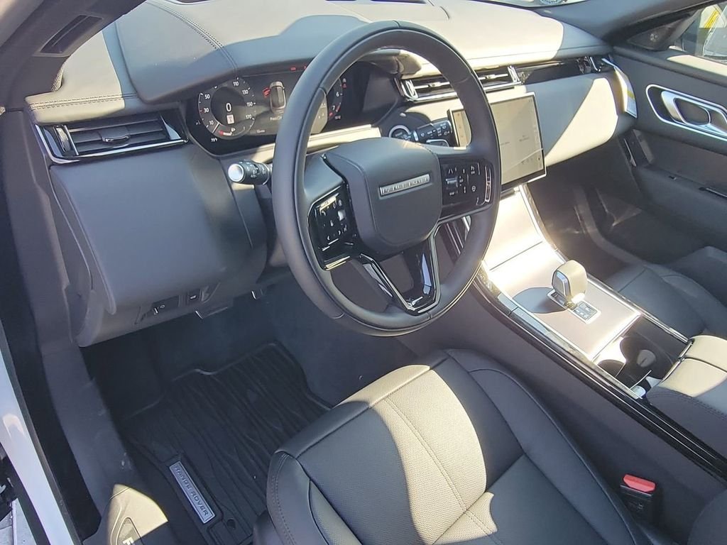 New 2026 Fuji White Land Rover Dynamic SE image 25