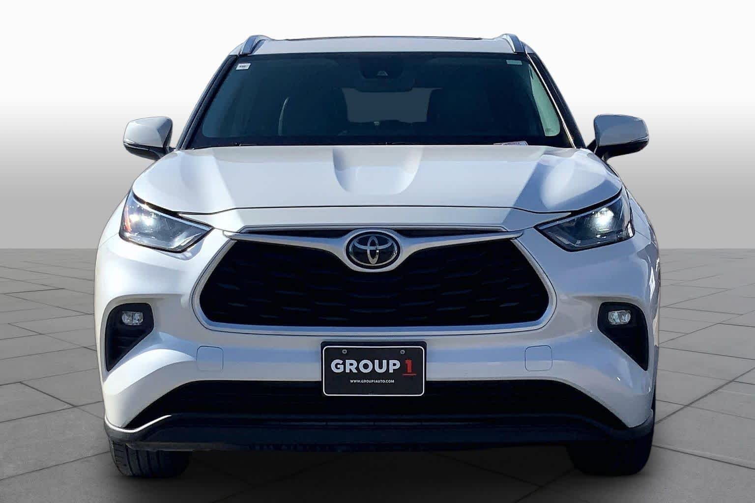 Used 2021 Blizzard Pearl Toyota XLE image 4