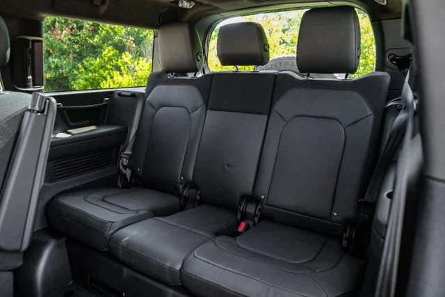 Used 2025 Santorini Black Metallic Land Rover V8 image 59
