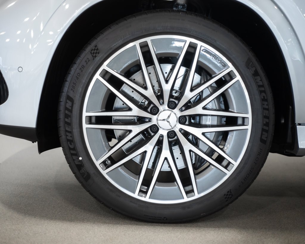 New 2027 Cirrus Silver Metallic Mercedes-Benz GLE 53e AMG® image 4