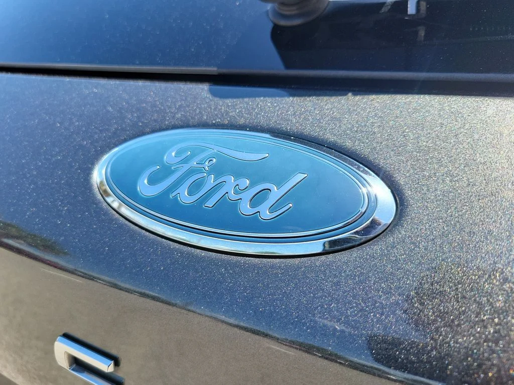 Used 2020 Magnetic Metallic Ford SE Sport image 9