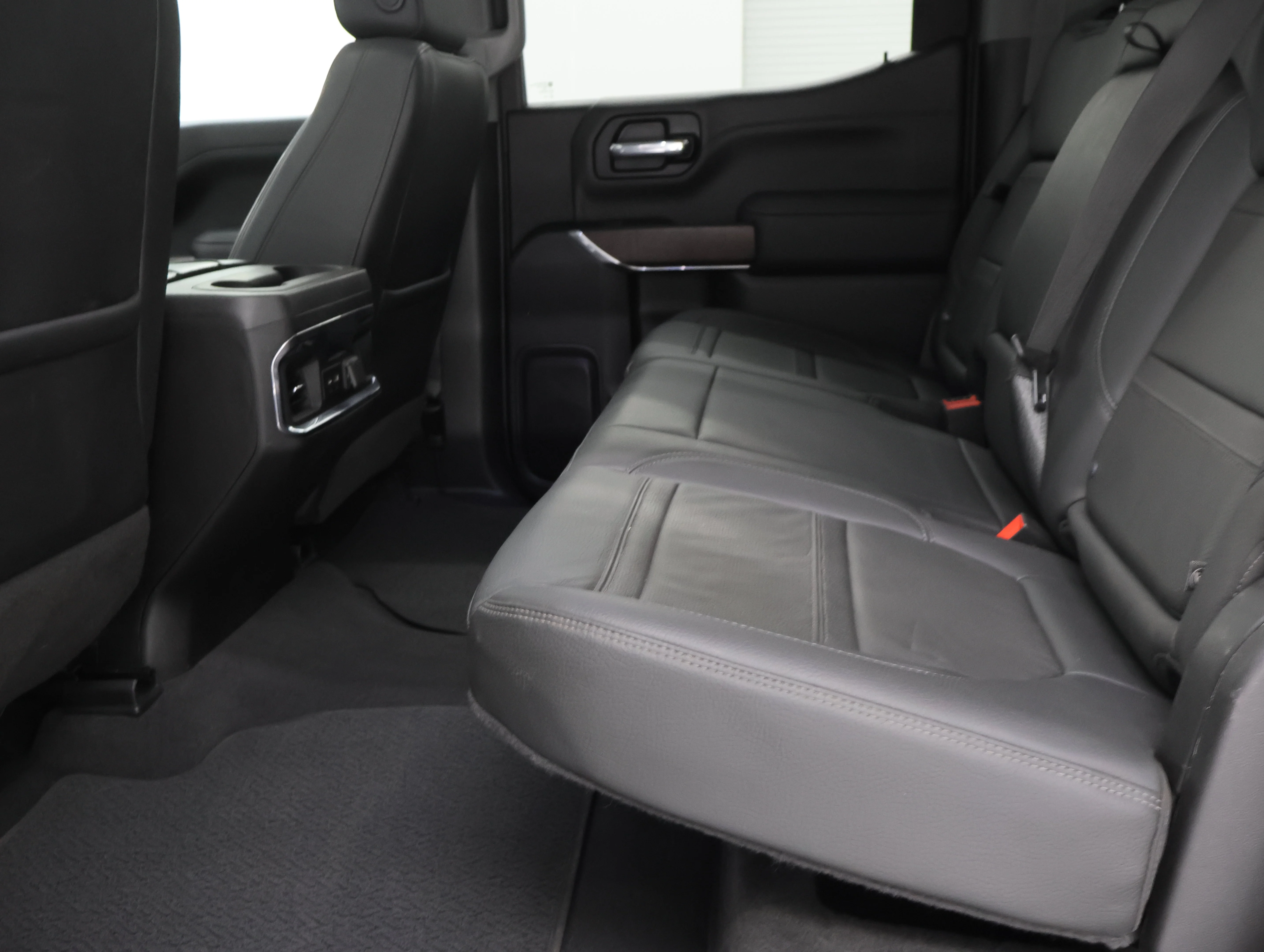 Used 2022 White Frost Tricoat GMC Denali image 37