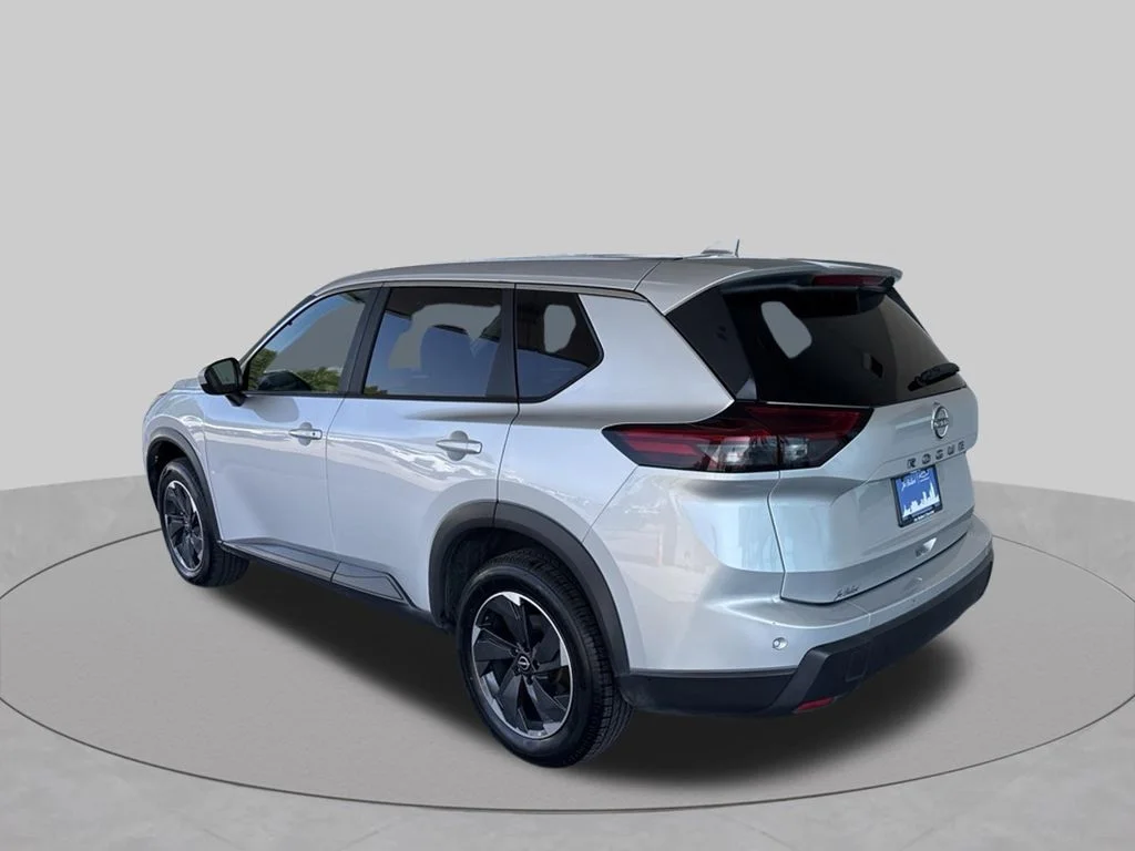 Used 2025 Silver Nissan SV image 5