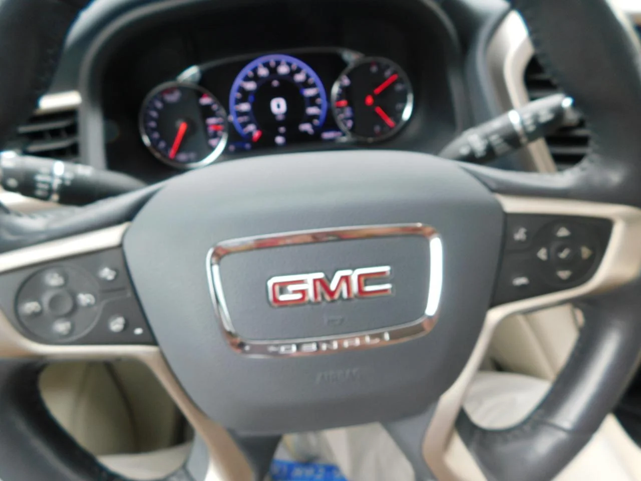 Used 2022 White GMC FWD 4DR DENALI image 39