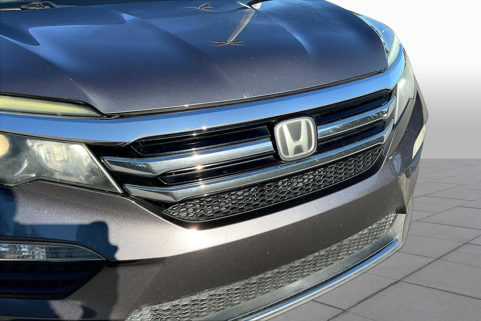 Used 2017 Lunar Silver Metallic Honda Touring image 29
