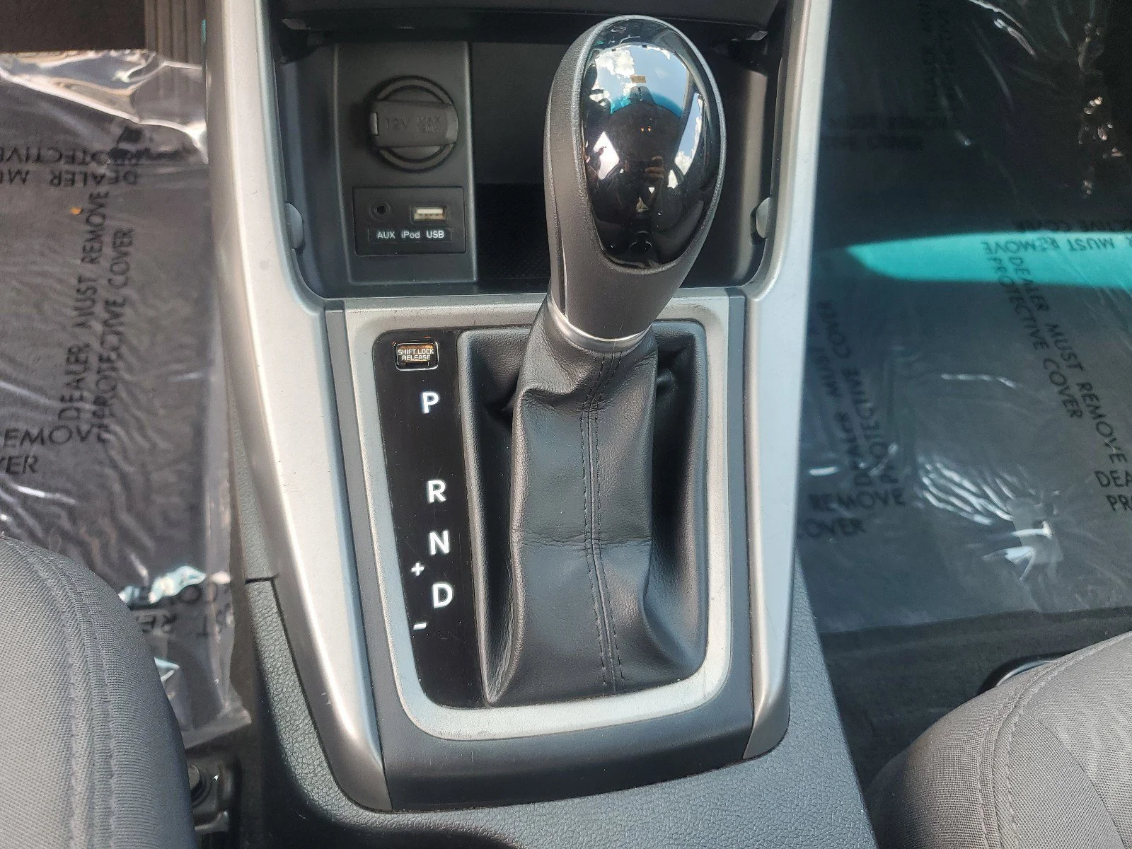 Used 2014 Radiant Silver Hyundai SE image 18