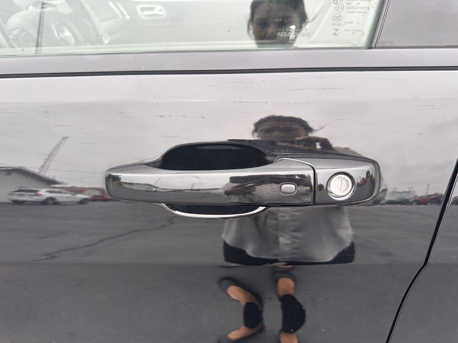 Used 2021 Diamond Black Crystal Pearlcoat Jeep Laredo X image 22