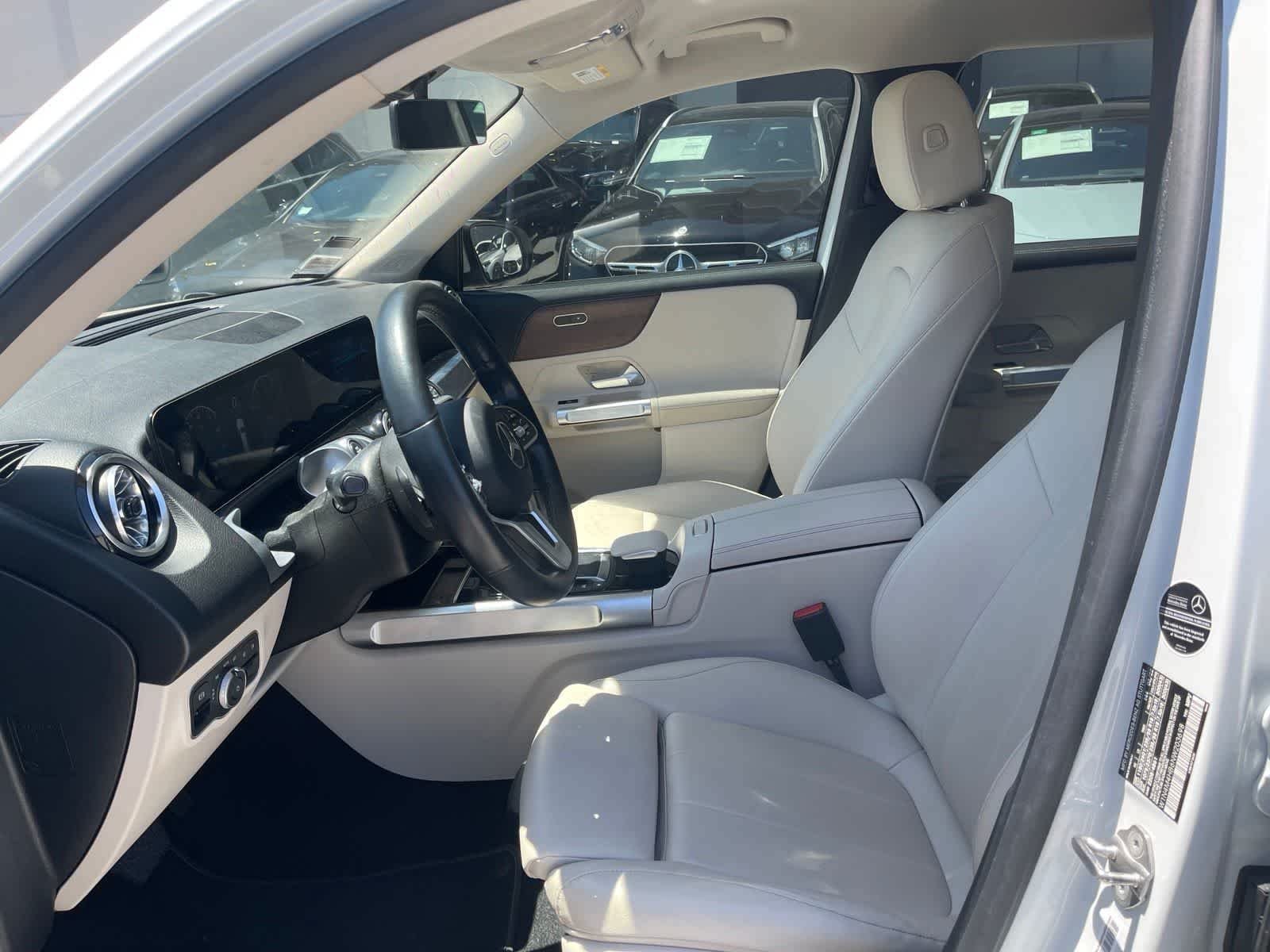 Certified Used 2022 Digital White Metallic Mercedes-Benz GLB 250 image 7