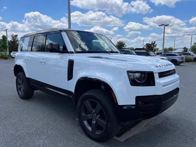 Used 2025  Land Rover X-Dynamic SE image 7