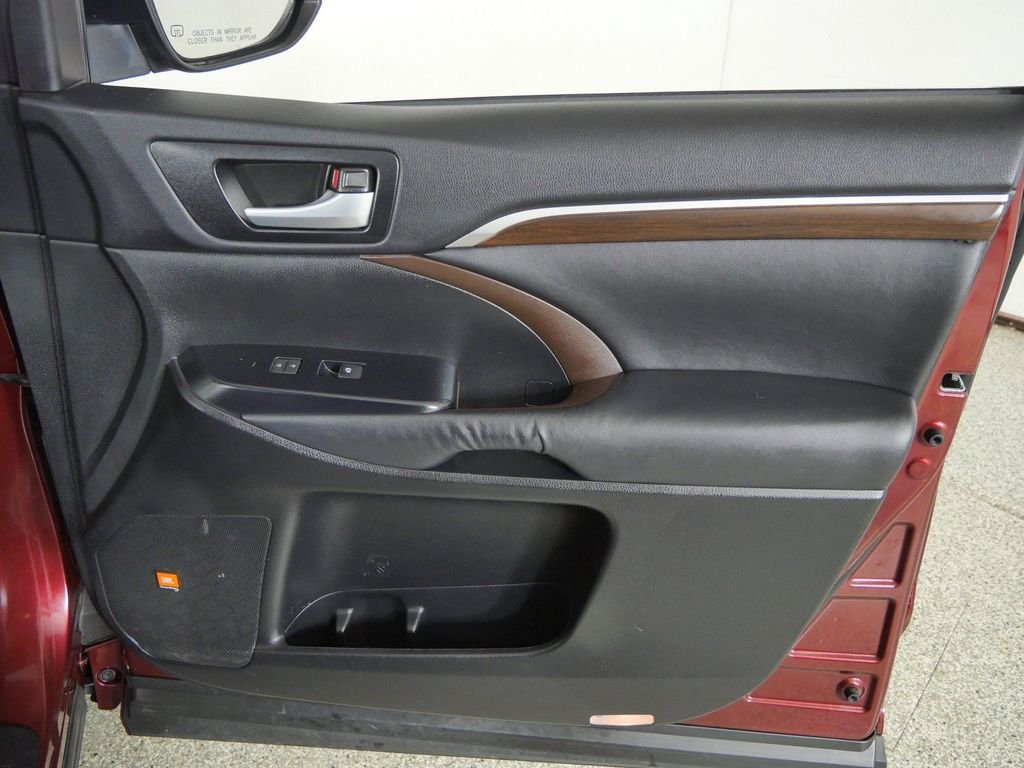 Used 2015 Red Toyota Limited image 19