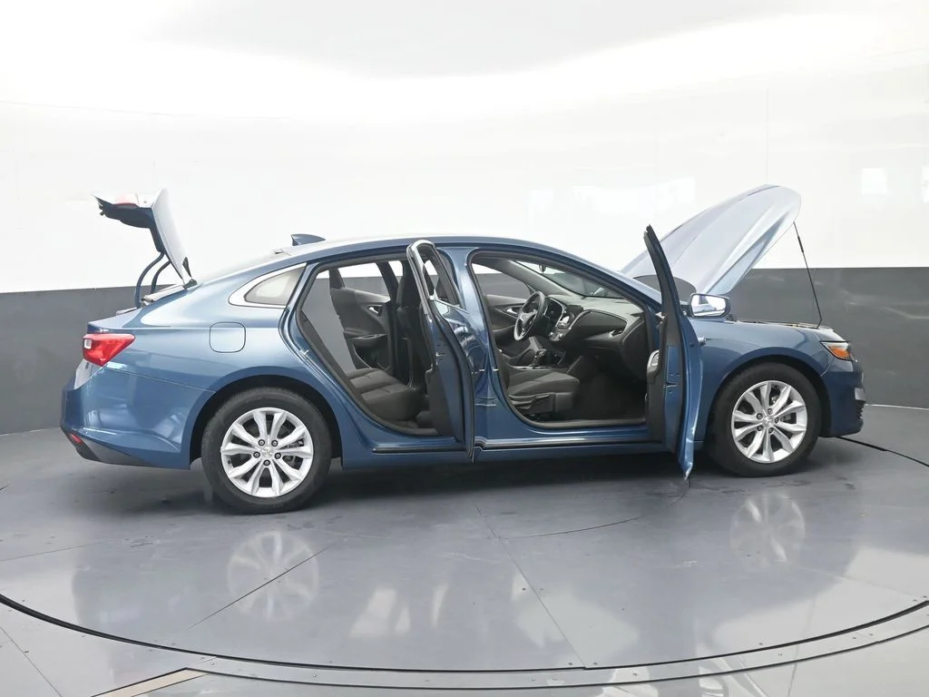 Used 2025 Lakeshore Blue Metallic Chevrolet LT image 69