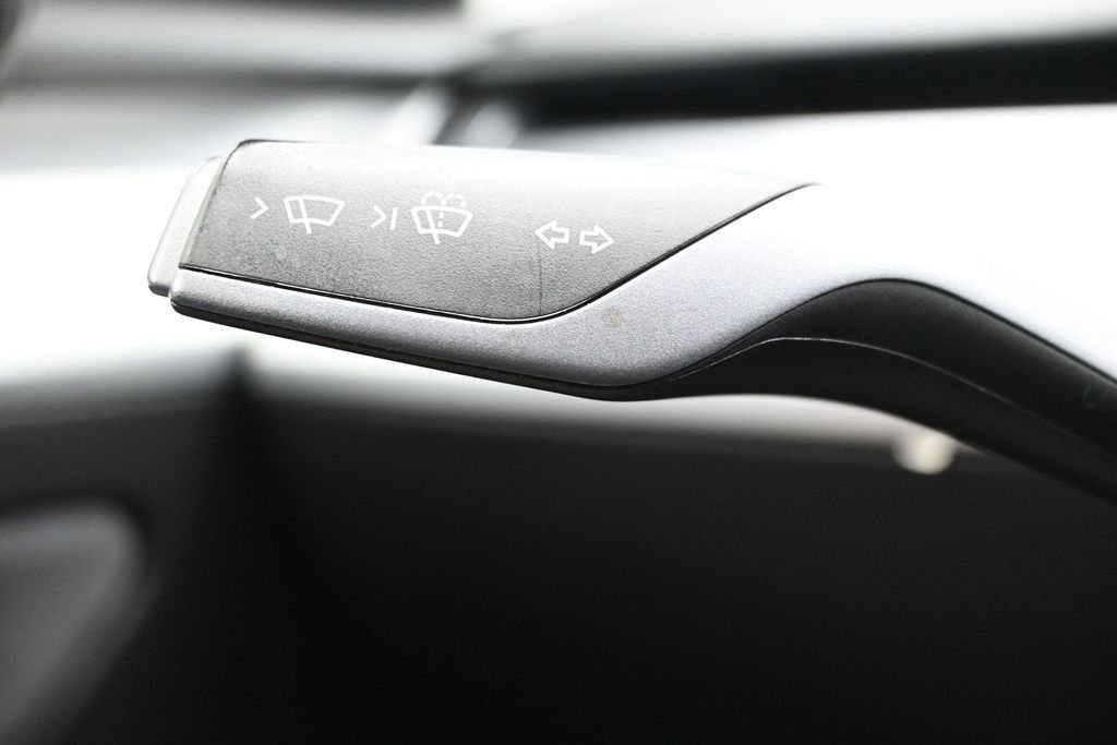 Used 2022 White Tesla Base image 16
