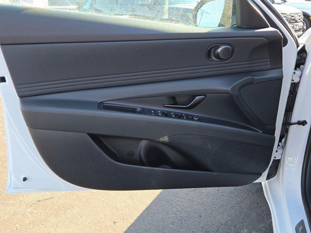 New 2026 White Hyundai SEL Sport Premium image 20