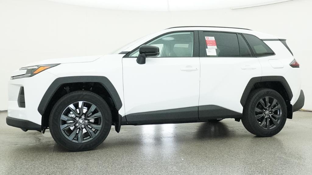 New 2026 Ice Cap Toyota XLE Premium image 7