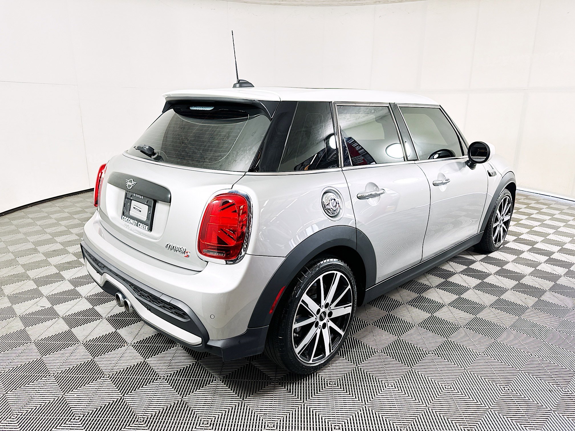 2024 MINI Hardtop thumbnail 5