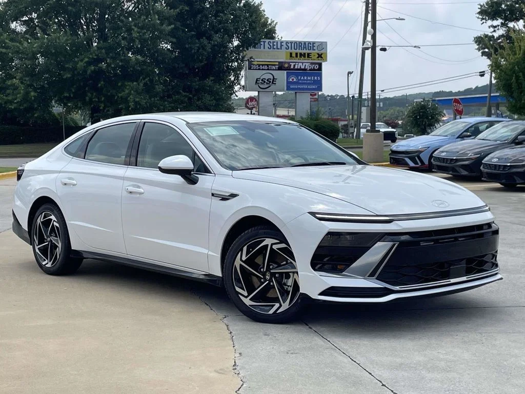 New 2026 White Hyundai SE image 1