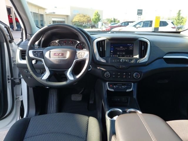 Used 2024 White GMC SLE image 26