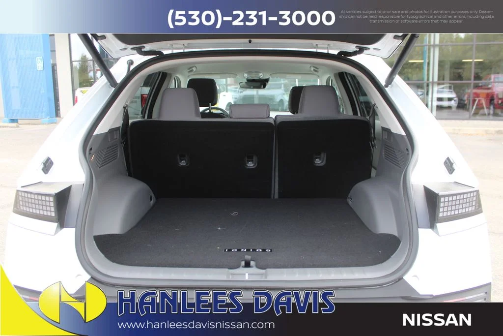 Used 2024 White Hyundai SEL image 10